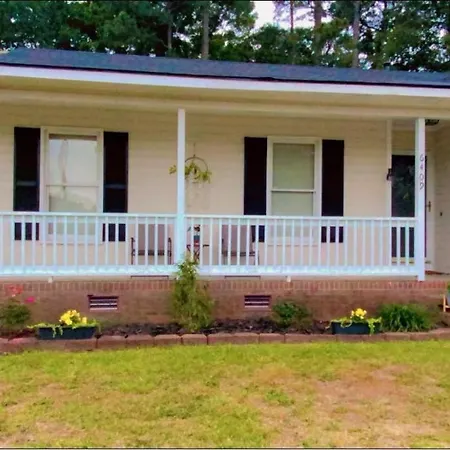 B1 Guest House Hope Mills Exterior photo